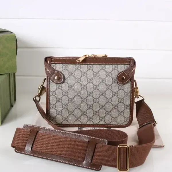 GUCCI MESSENGER BAG WITH INTERLOCKING - Image 3