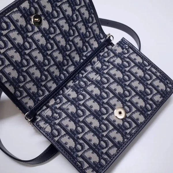 Dior 30 Montaigne Pouch - Image 2