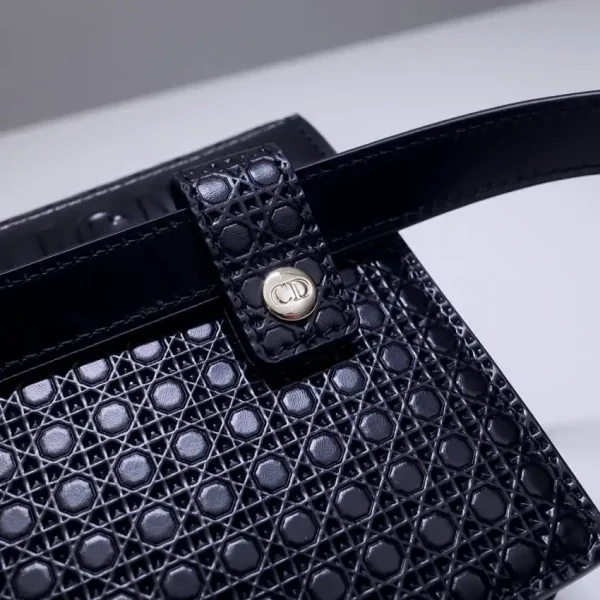 Dior 30 Montaigne Pouch Black - Image 5