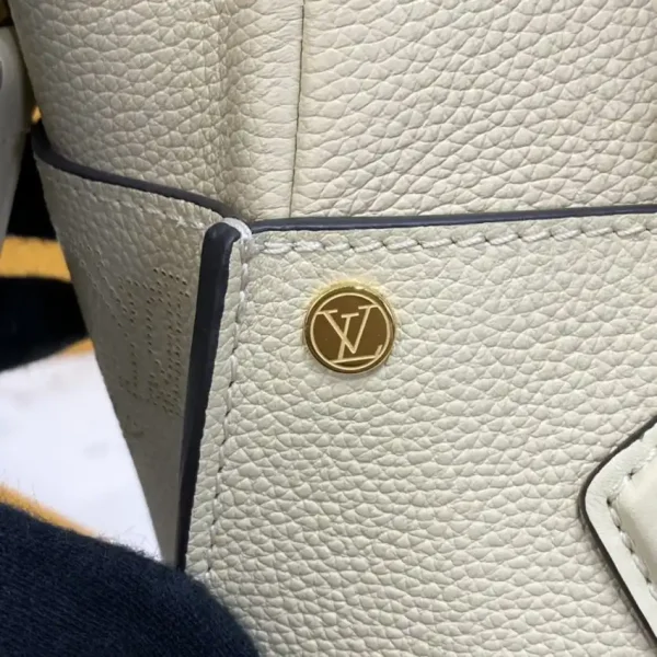 Louis Vuitton On My Side All White - Image 3
