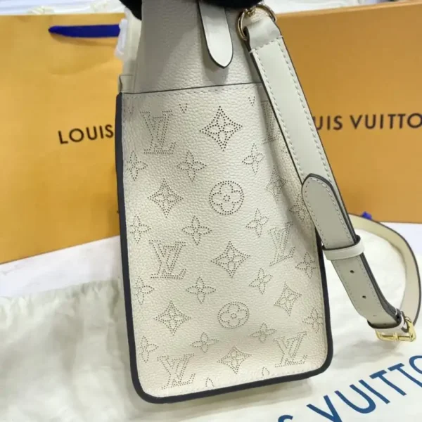 Louis Vuitton On My Side All White - Image 5