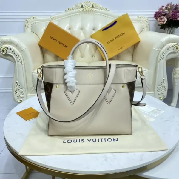 Louis Vuitton On My Side White - Image 10