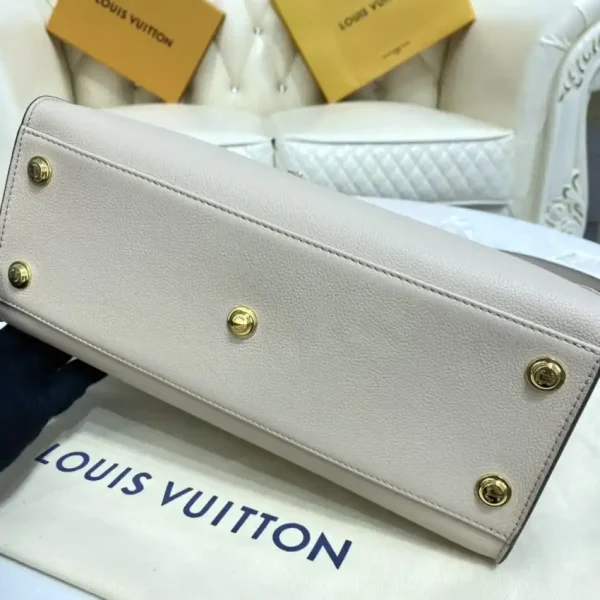 Louis Vuitton On My Side White - Image 7