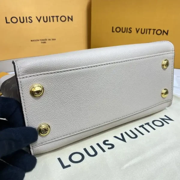 Louis Vuitton On My Side PM Beige - Image 4