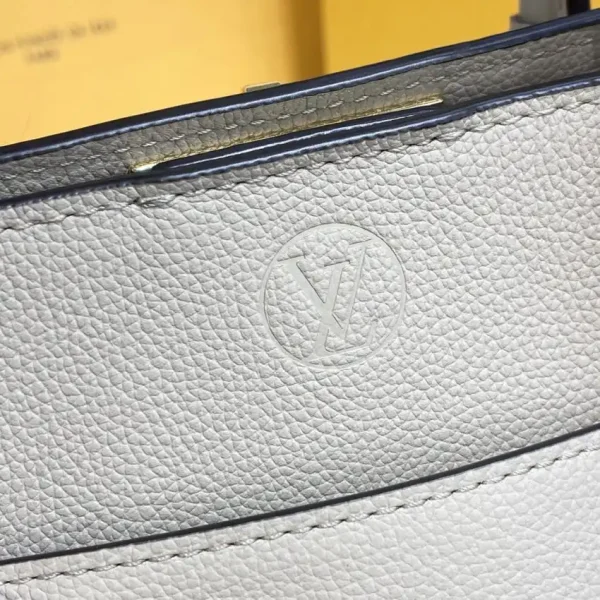 Louis Vuitton On My Side PM Beige - Image 8