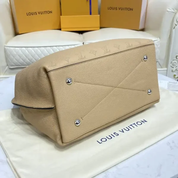 Louis Vuitton Carmel Beige - Image 7