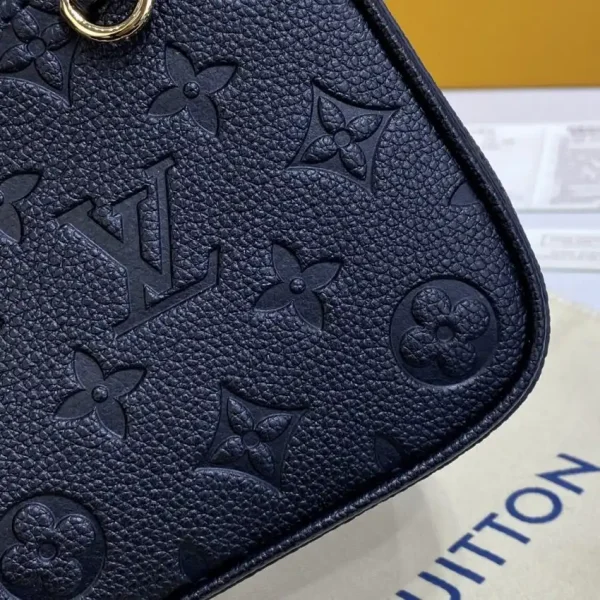 Louis Vuitton Easy Pouch Black - Image 8