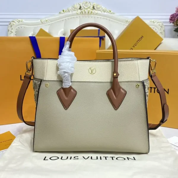 Louis Vuitton On My Side Beige - Image 8