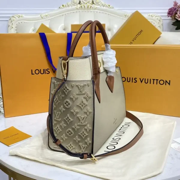 Louis Vuitton On My Side Beige - Image 9
