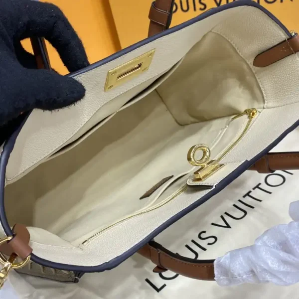 Louis Vuitton On My Side Beige - Image 4