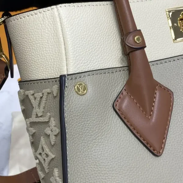 Louis Vuitton On My Side Beige - Image 5