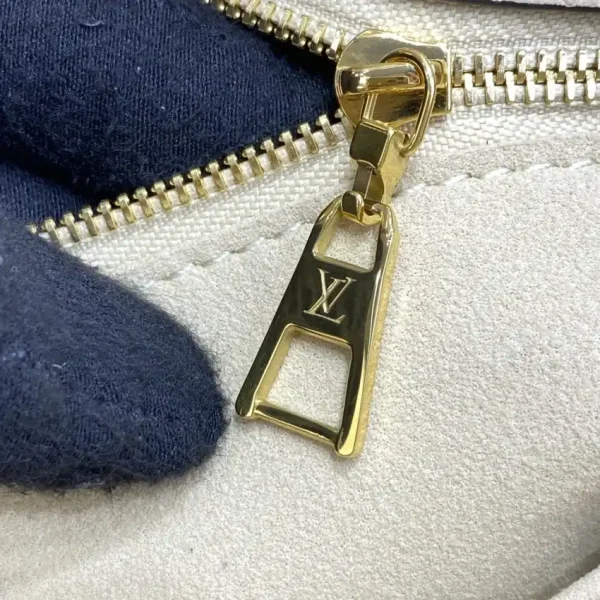 Louis Vuitton On My Side Beige - Image 7