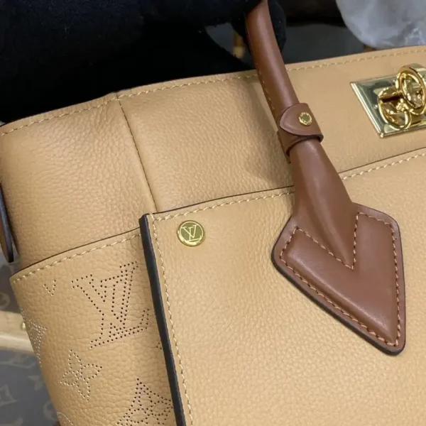 Louis Vuitton On My Side Apricot - Image 9