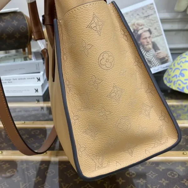 Louis Vuitton On My Side Apricot - Image 5