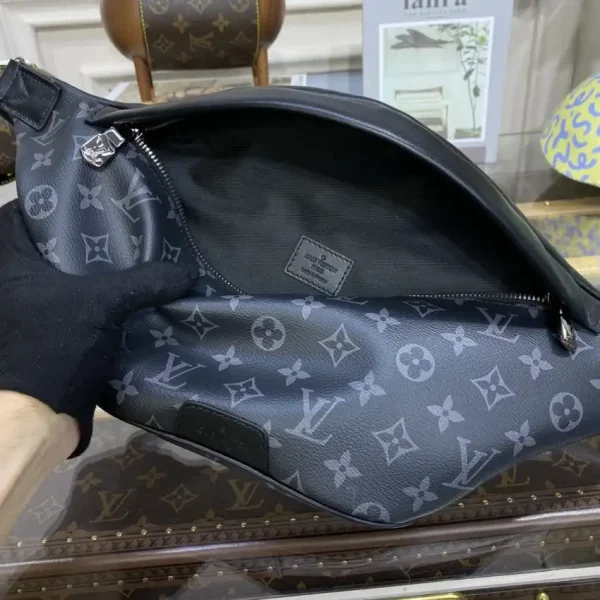 Louis Vuitton Bumbag Discovery Black - Image 5