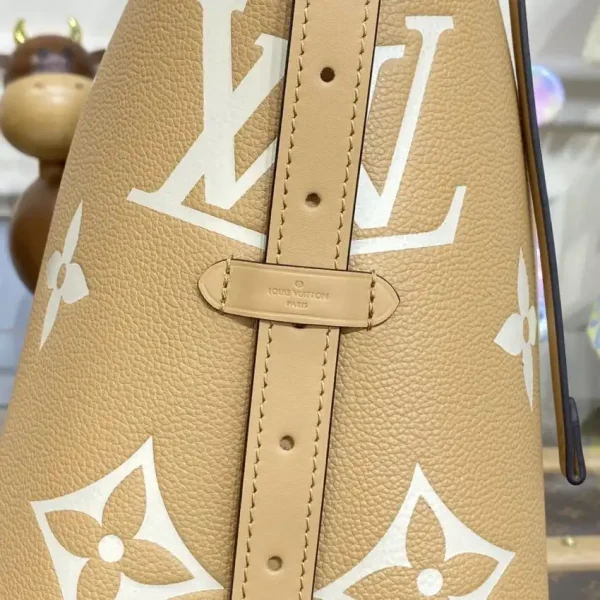 Louis Vuitton Carry All Apricot - Image 7