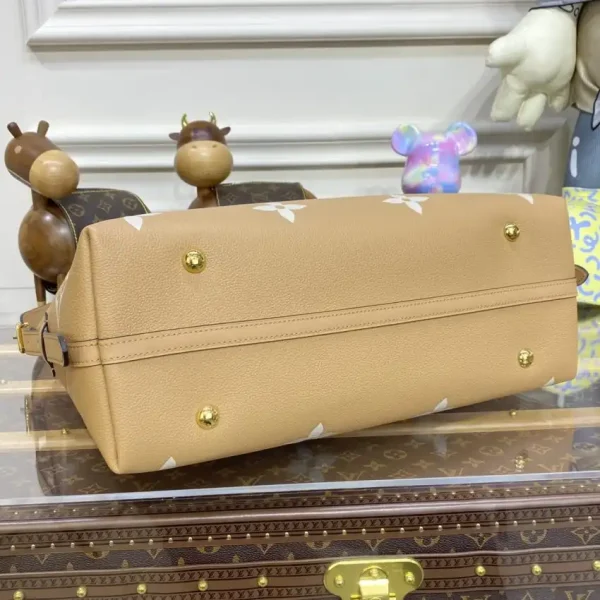 Louis Vuitton Carry All Apricot - Image 8