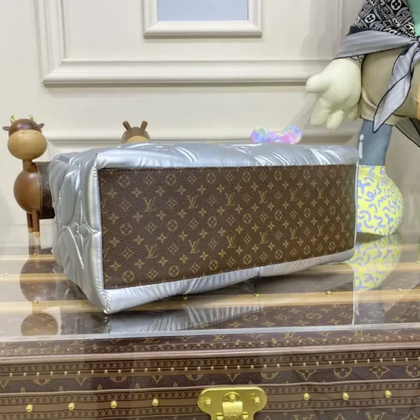 LV OnTheGo Silver Soft - Image 3