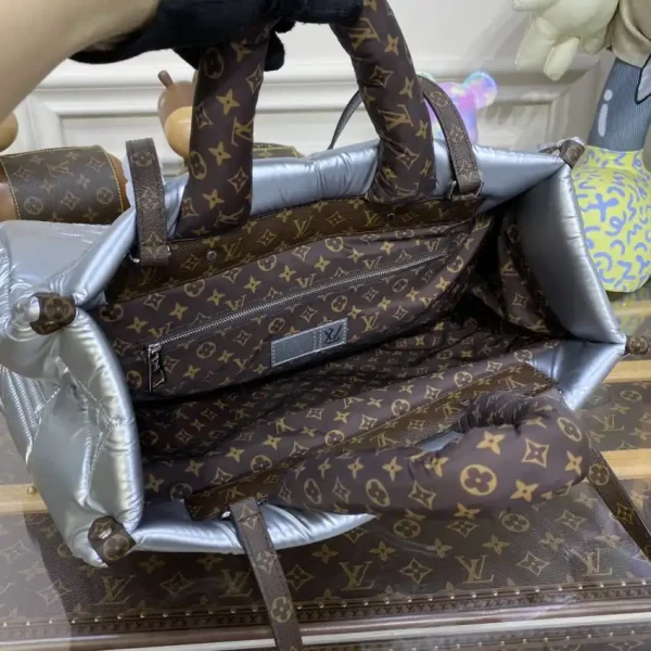 LV OnTheGo Silver Soft - Image 4