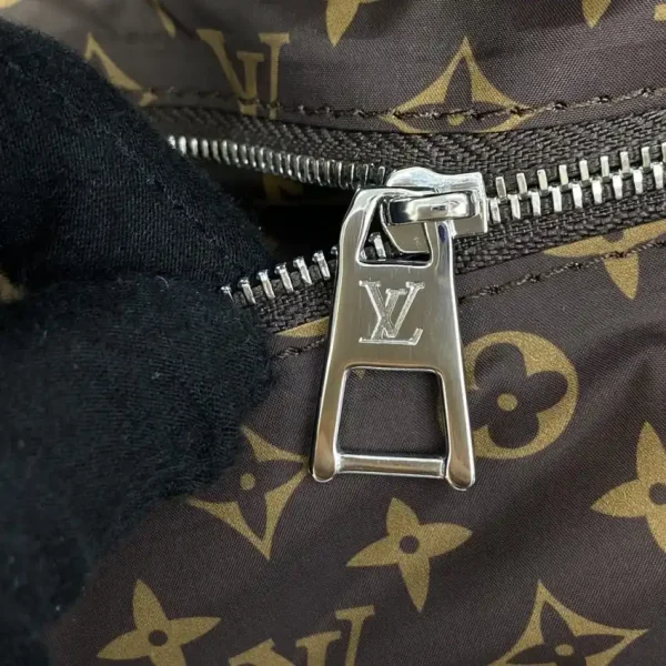 LV OnTheGo Silver Soft - Image 5