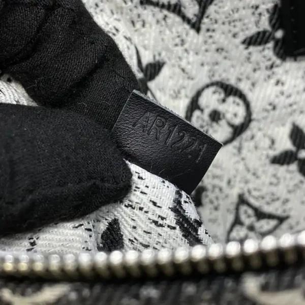 Louis Vuitton Neverfull MM Denim - Image 9