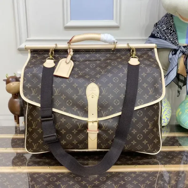 Louis Vuitton Hunting Bag