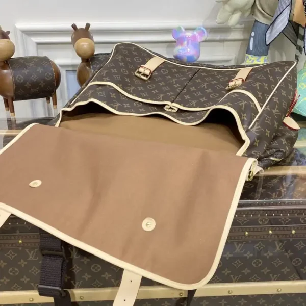Louis Vuitton Hunting Bag - Image 5