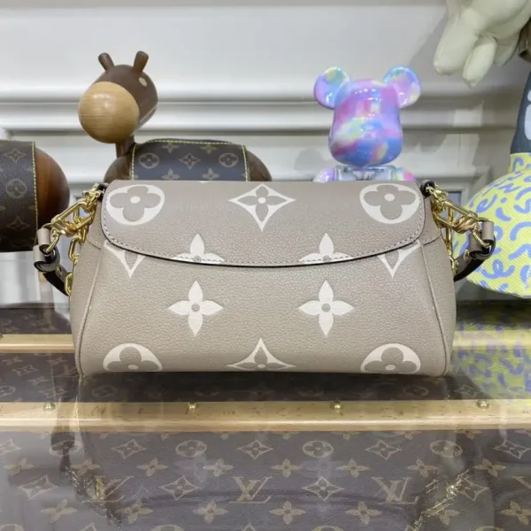 Louis Vuitton Favorite Beige - Image 4