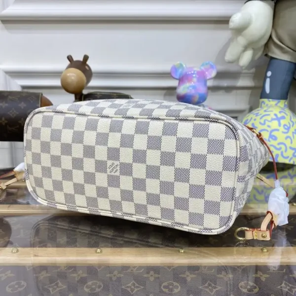 Louis Vuitton Neverfull MM White Grid - Image 6