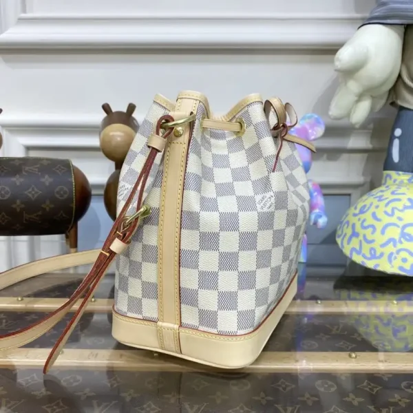 Louis Vuitton  Noe Bucket White Grid - Image 8