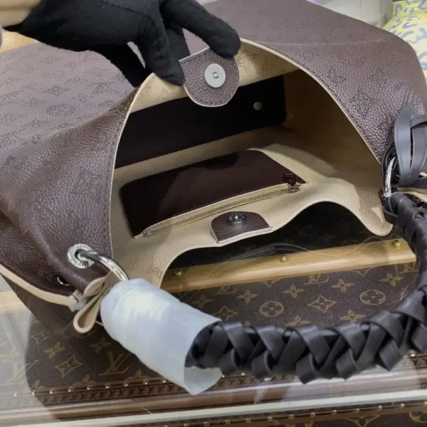 Louis Vuitton Carmel Brown - Image 3
