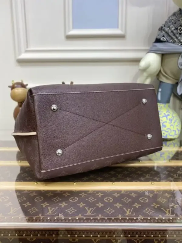 Louis Vuitton Carmel Brown - Image 9