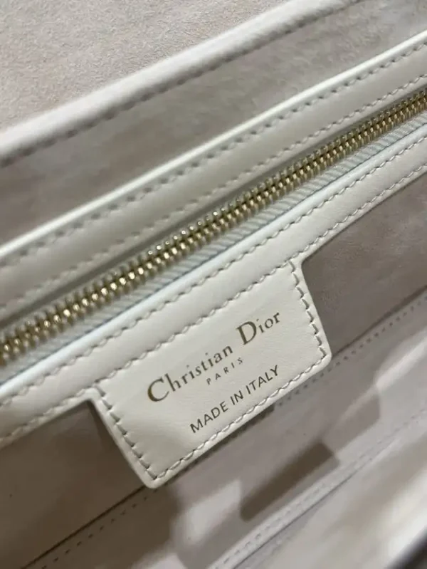 Dior 30 Montaigne Avenue Bag White - Image 4