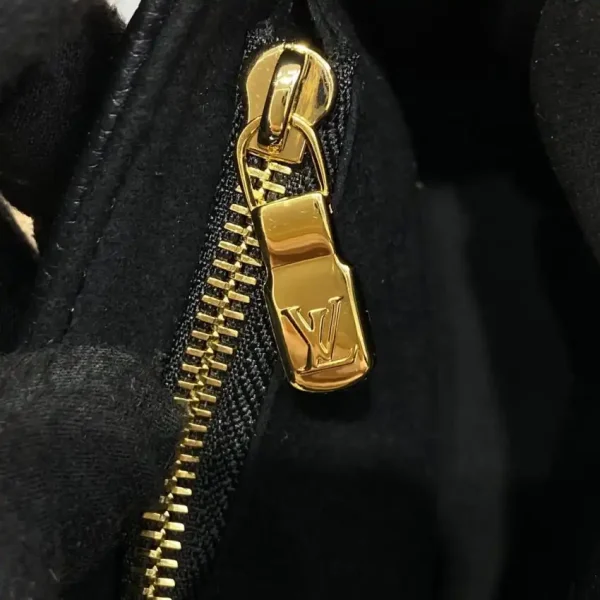 Louis Vuitton Wallet on Chain Ivy Black - Image 3