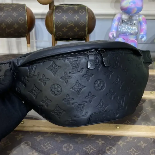 Louis Vuitton Bumbag Discovery Full Black - Image 6