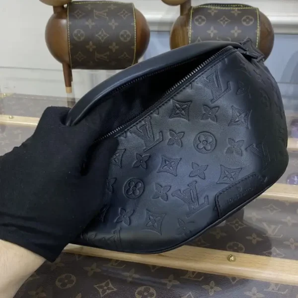 Louis Vuitton Bumbag Discovery Full Black - Image 9
