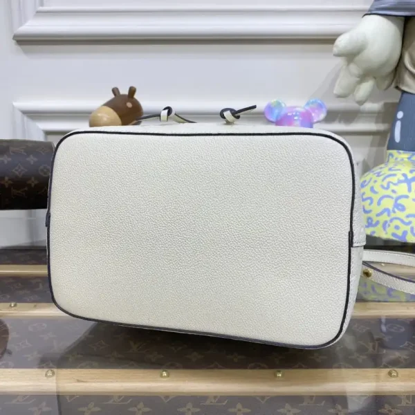 Louis Vuitton Noe  Bucket White MM - Image 5