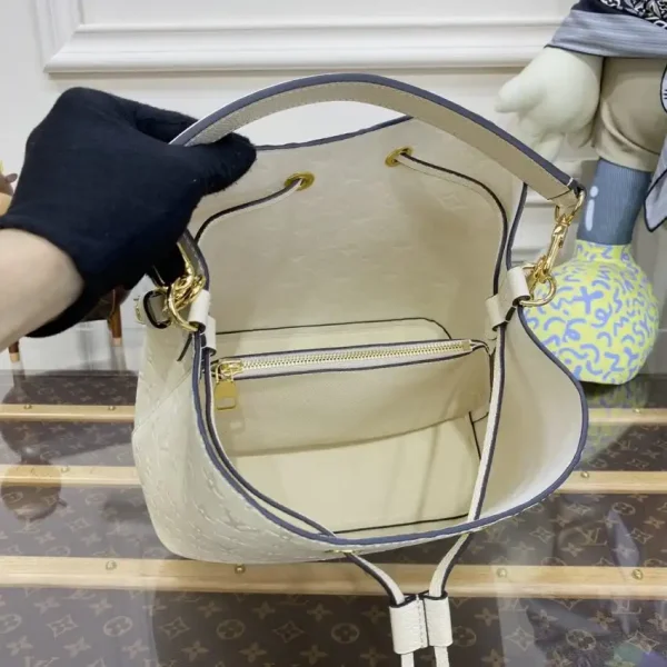 Louis Vuitton Noe  Bucket White MM - Image 8