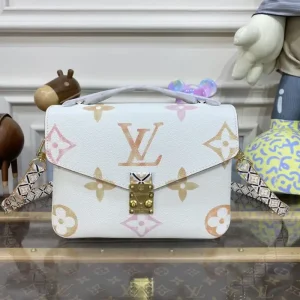 Louis Vuitton Pochette Metis Apricot