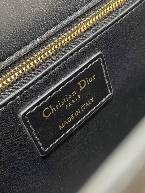 Dior 30 Montaigne Back - Image 4