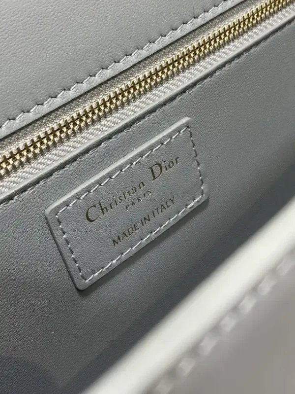 Dior 30 Montaigne Grey - Image 7
