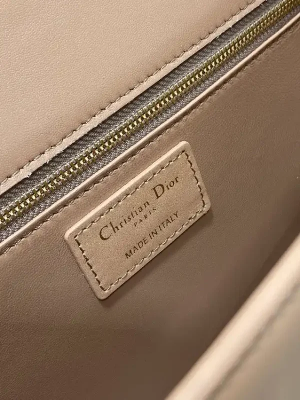 Dior 30 Montaigne Apricot - Image 2