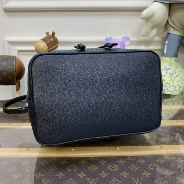 Louis Vuitton Noe  Bucket Black MM - Image 4