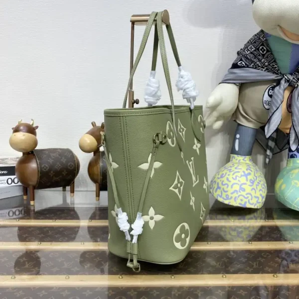 Louis Vuitton Neverfull MM Green - Image 4