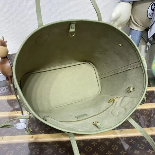 Louis Vuitton Neverfull MM Green - Image 9