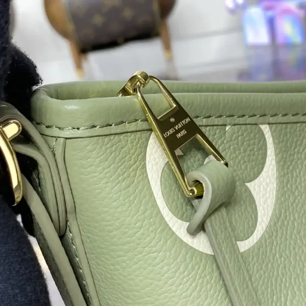 Louis Vuitton Carry All Green - Image 4