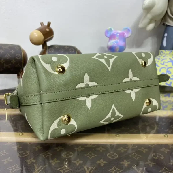 Louis Vuitton Carry All Green - Image 6
