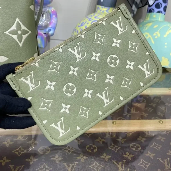 Louis Vuitton Carry All Green - Image 8