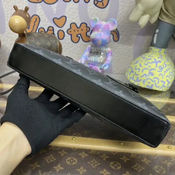 Louis Vuitton Takeoff Pouch - Image 4