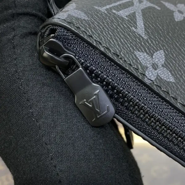 Louis Vuitton Takeoff Pouch - Image 6